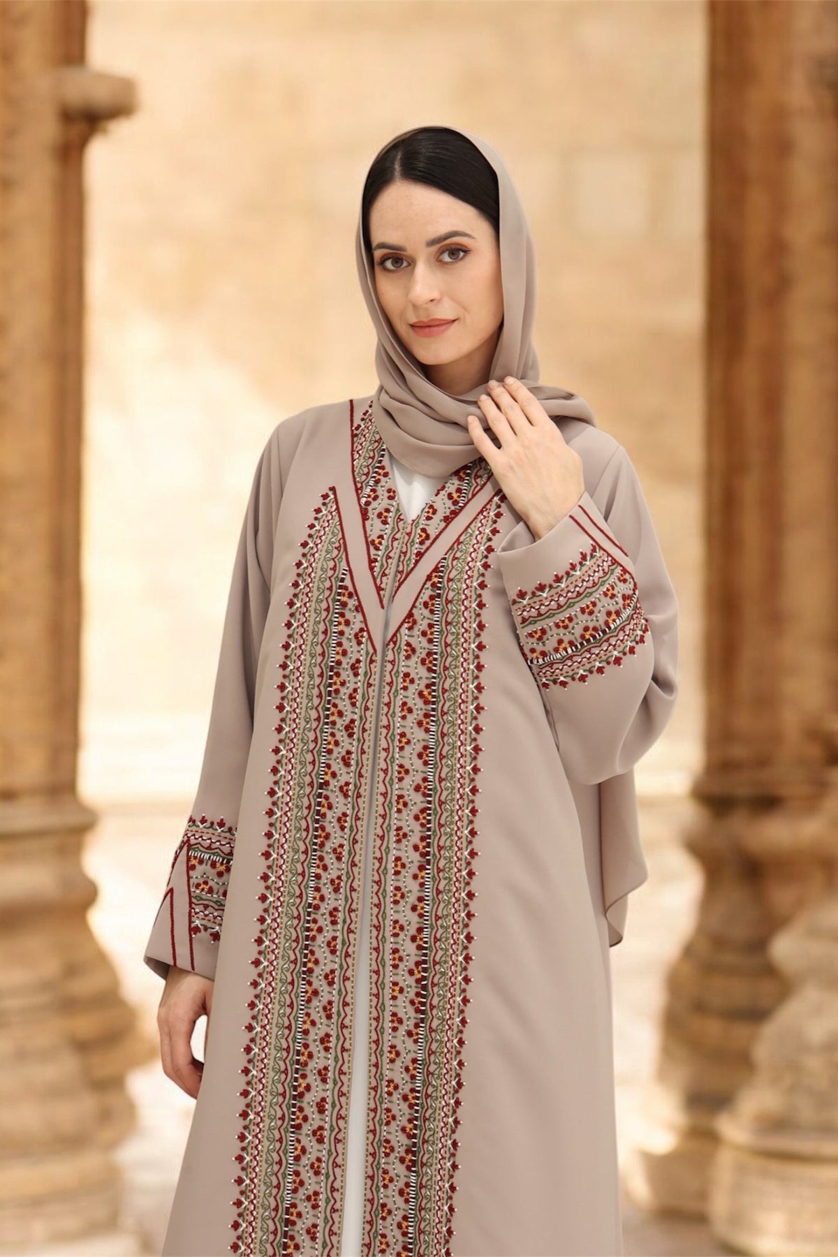 Zahra Regal -01