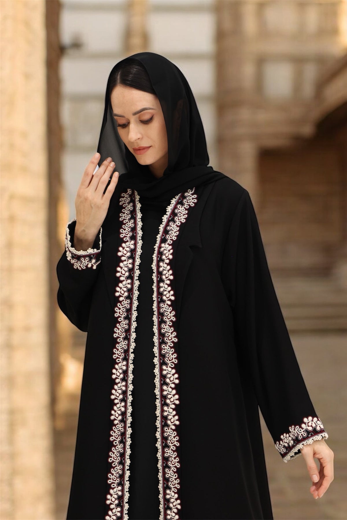 Zahra Regal -03