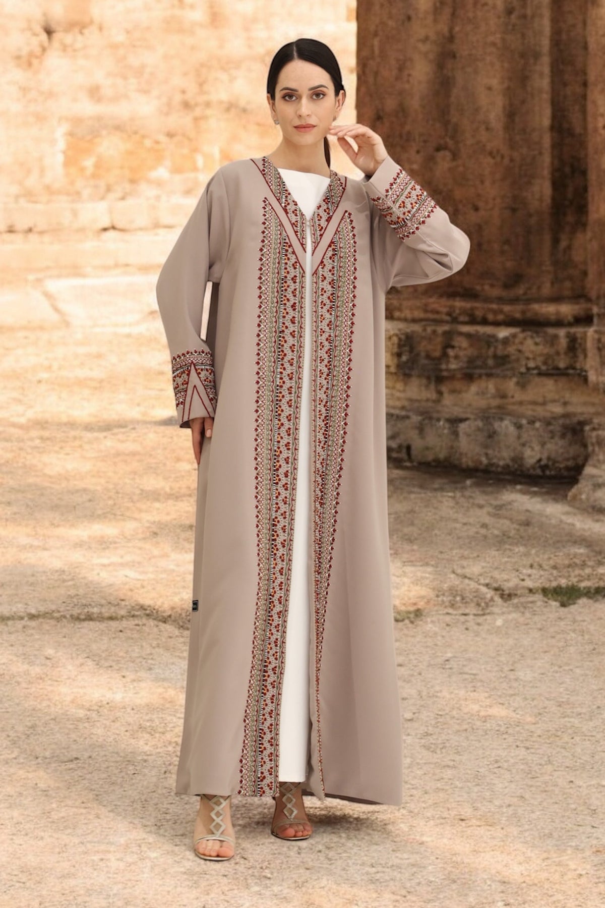 Zahra Regal -01
