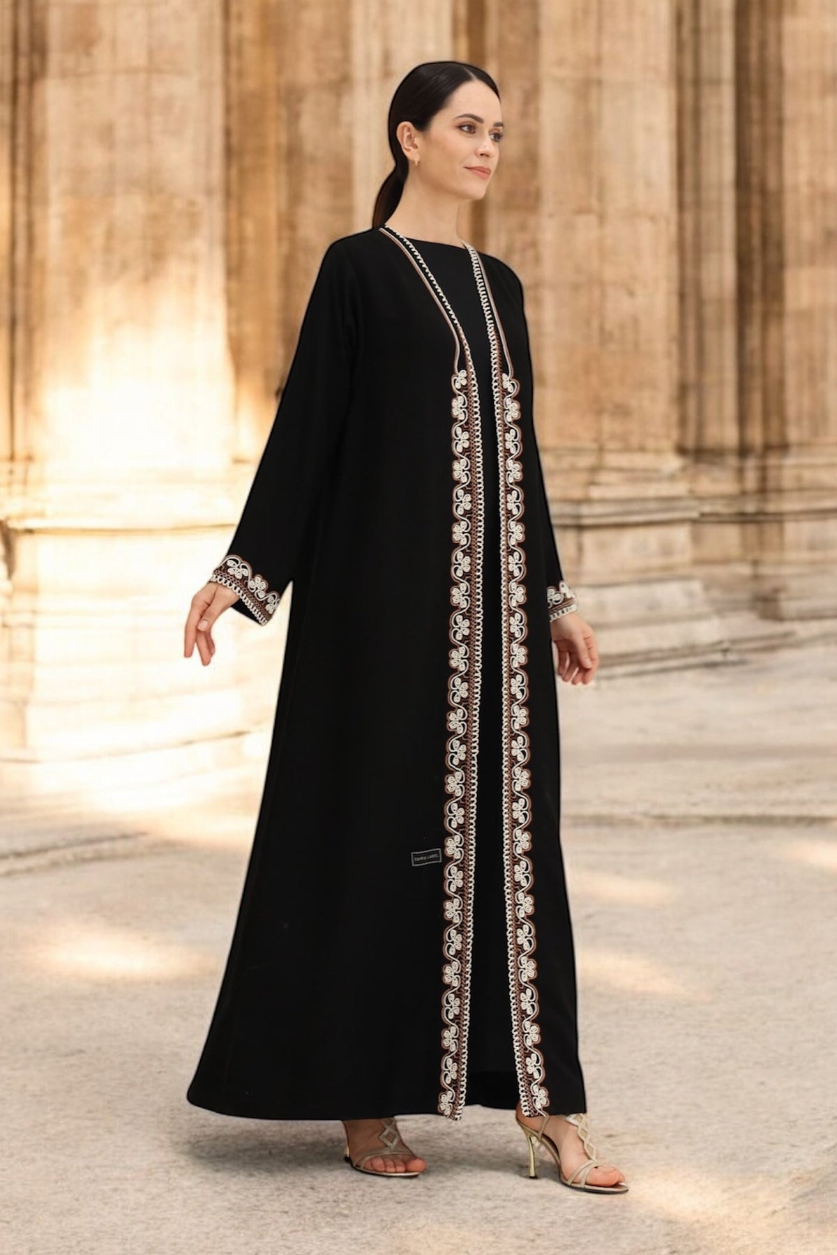Zahra Regal -02